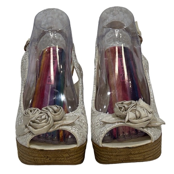 Rock & Candy by ZiGi Karisma Women’s Sandal Peep Toe/Eyelet Cream Size-9 EUC - Picture 6 of 9